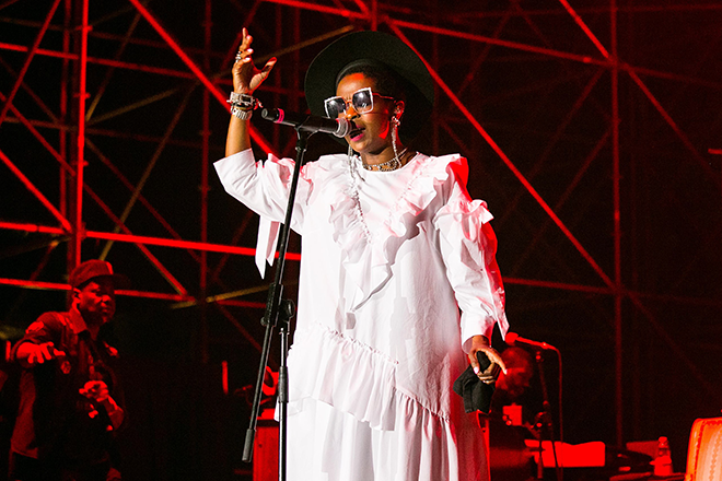 Lauryn Hill blames “sensationalism and clickbait” for cancellation of Fugees tour