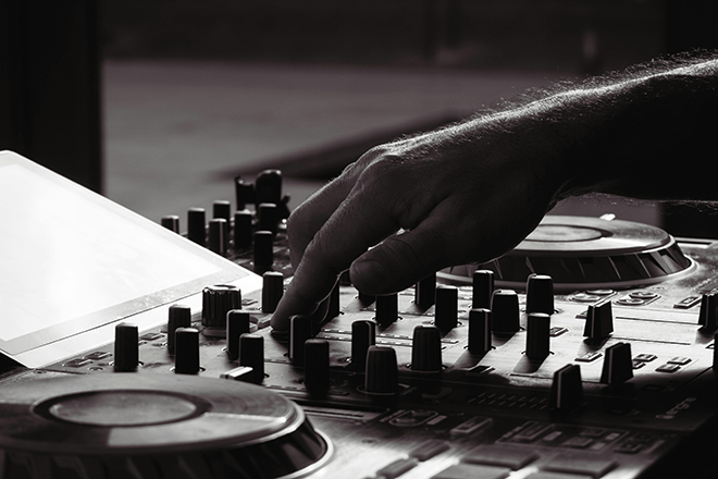 Man who suffered brain injury says DJ lessons "significantly" helped with rehabilitation